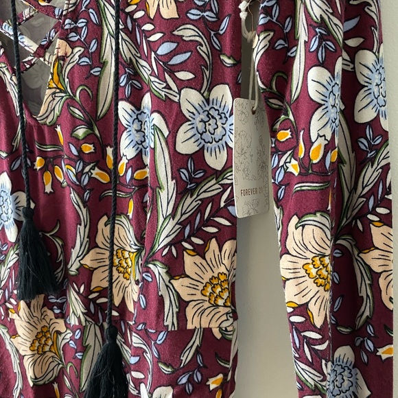 FLORAL BODYSUIT LONG SLEEVE WITH TASSELS. NEVER WORN. NWT. - Picture 5 of 9